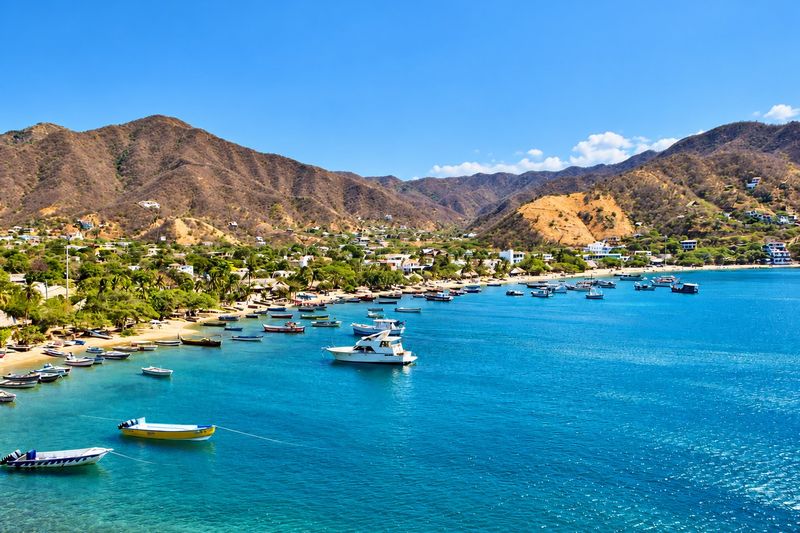 Bahía de Taganga de día